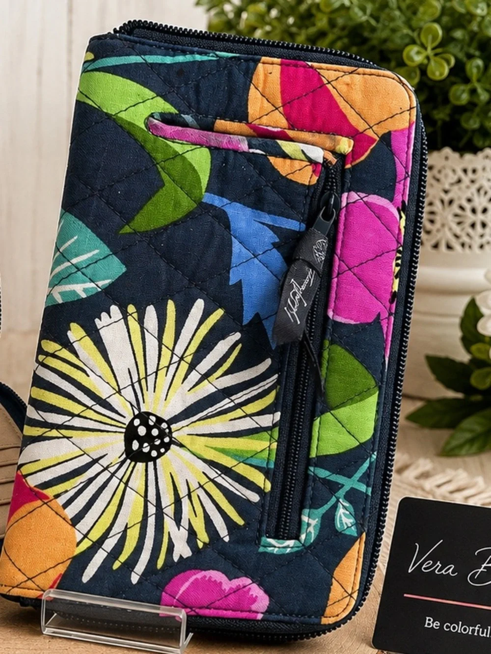 Vera Bradley Quilted Zip Card Holder in Navy Multi Floral